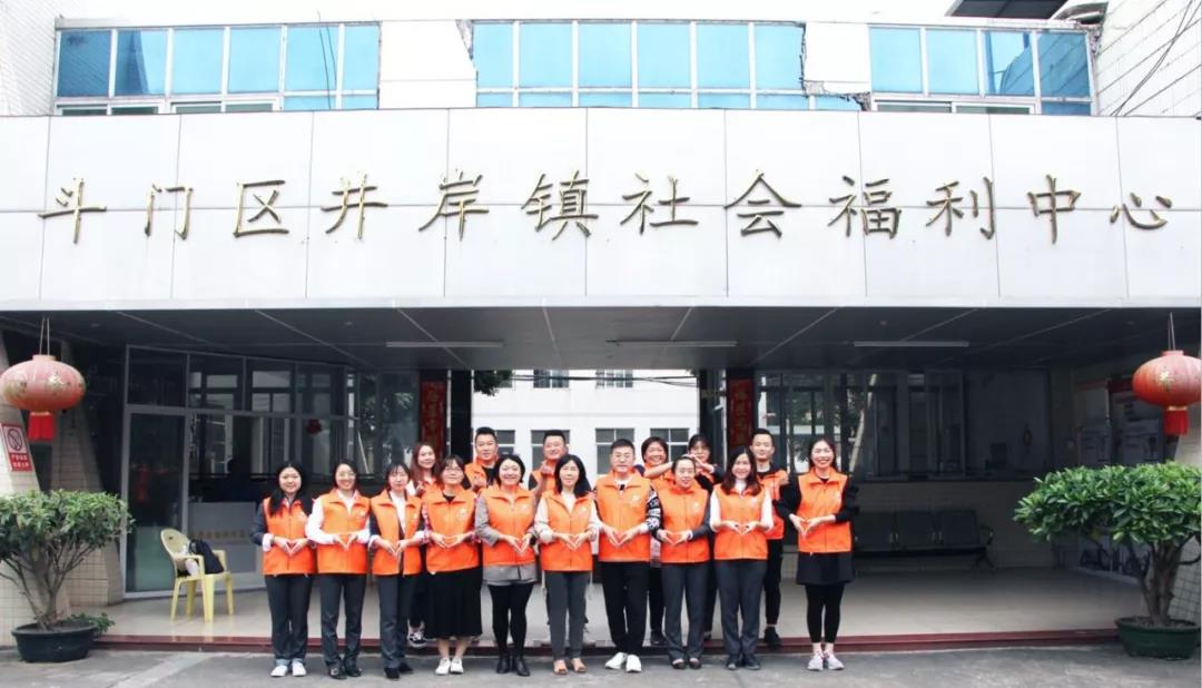 寒冬餃子香，情暖老人心，敬老愛老，遠(yuǎn)大美業(yè)一直都在身體力行